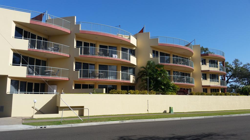 Alexander Beachfront Apartments Херви Бей Екстериор снимка