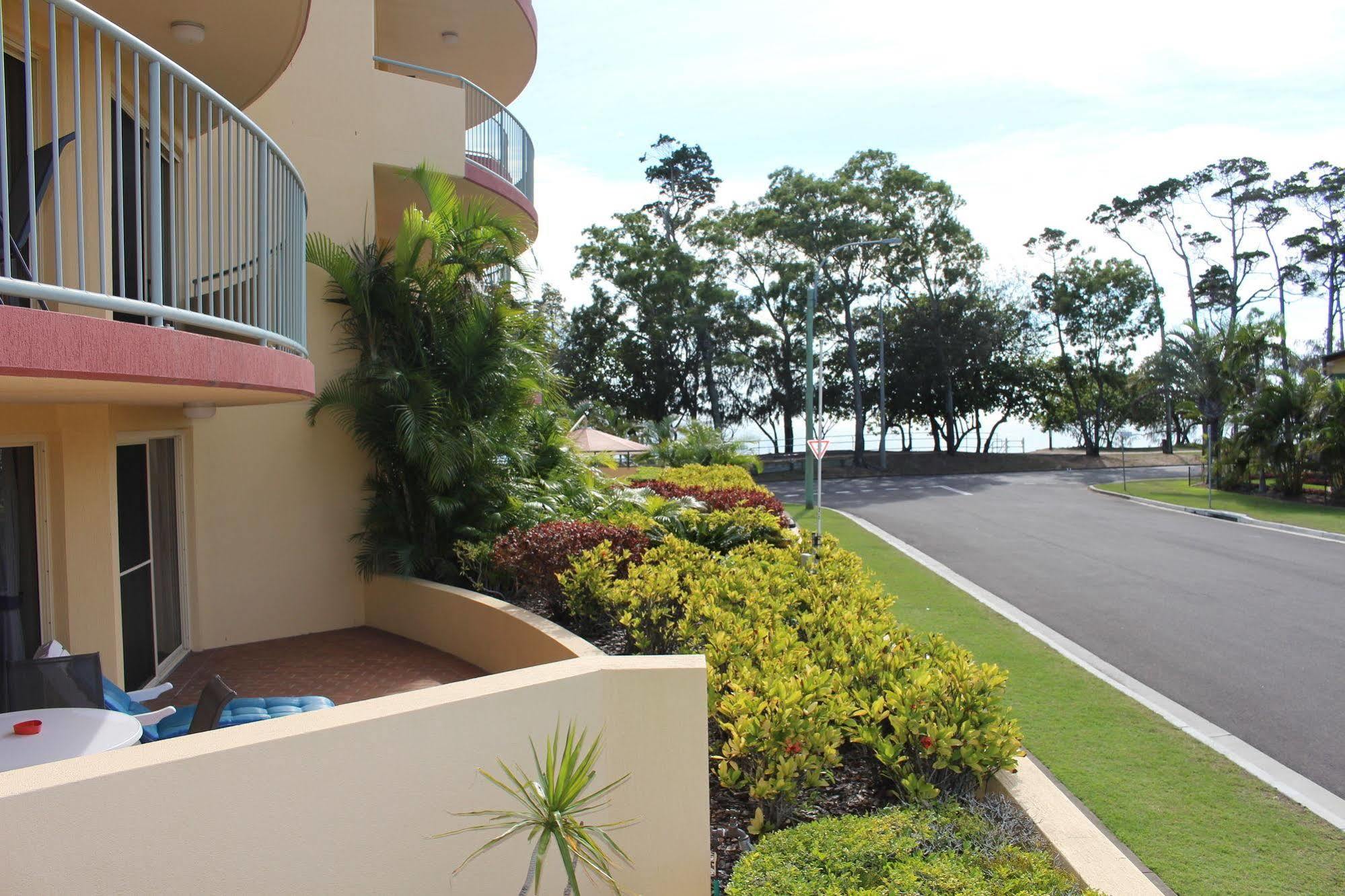 Alexander Beachfront Apartments Херви Бей Екстериор снимка
