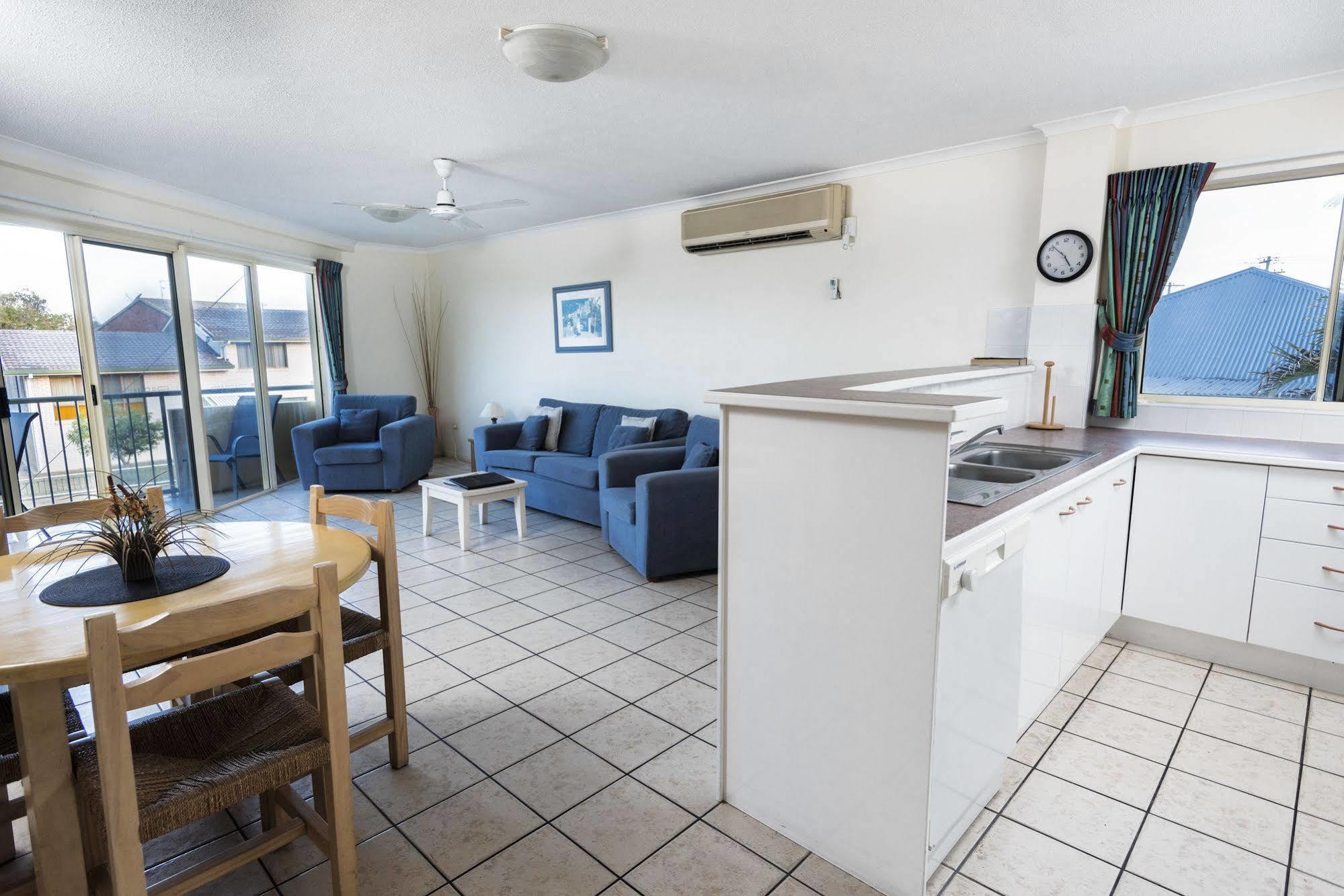 Alexander Beachfront Apartments Херви Бей Екстериор снимка