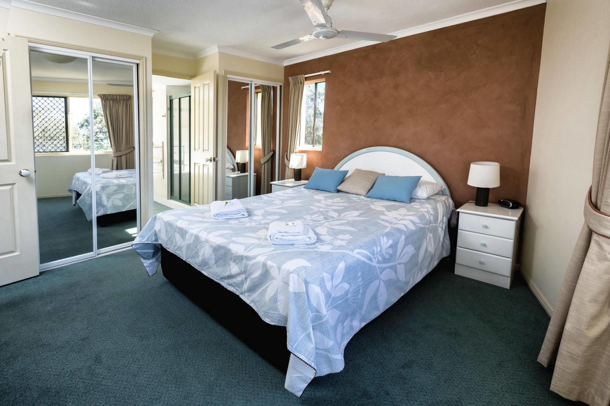 Alexander Beachfront Apartments Херви Бей Екстериор снимка