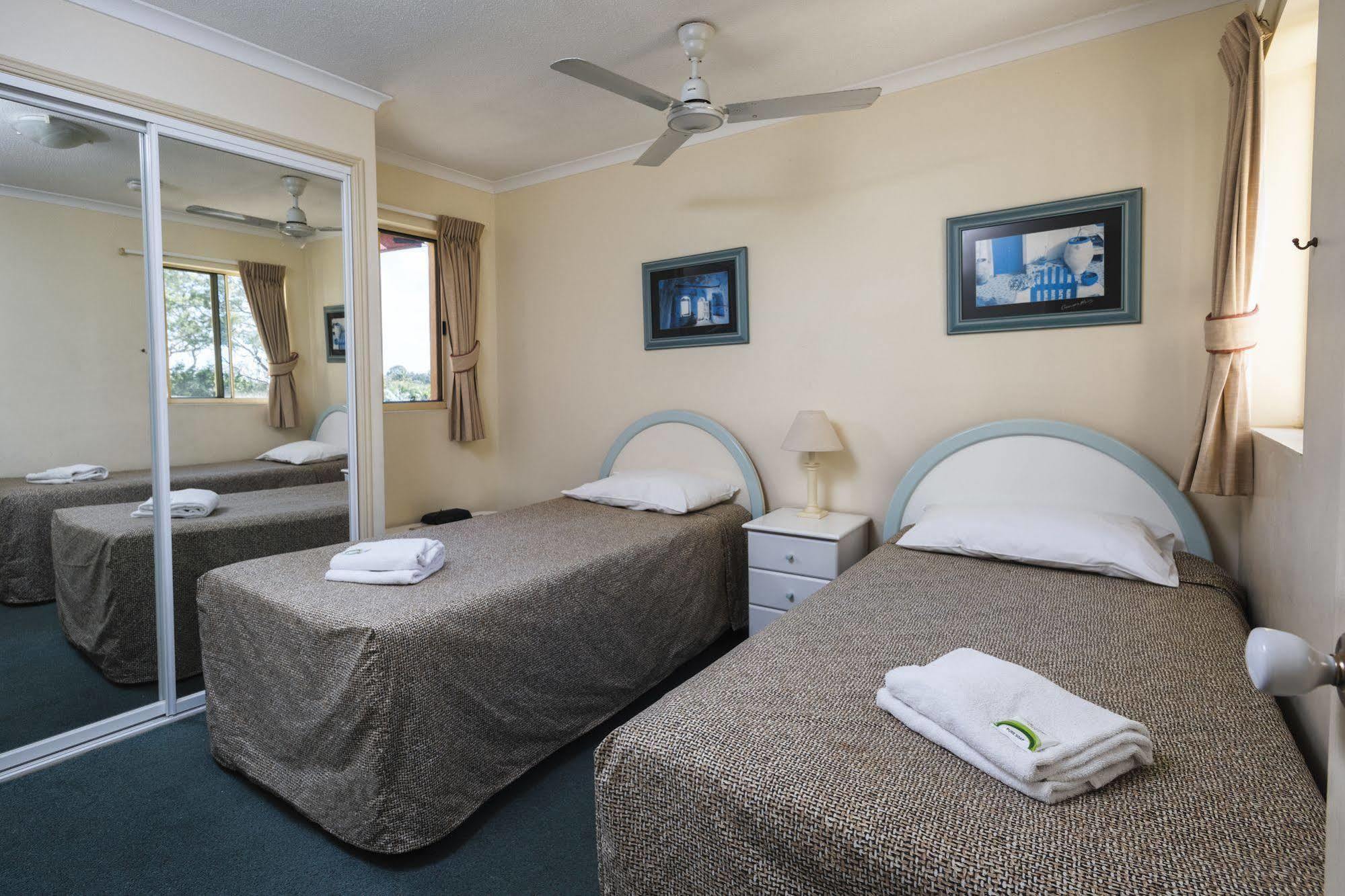 Alexander Beachfront Apartments Херви Бей Екстериор снимка
