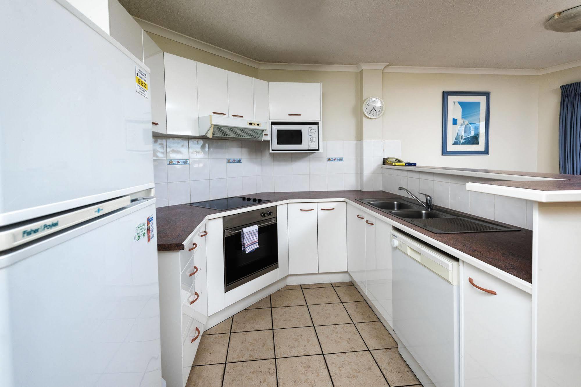 Alexander Beachfront Apartments Херви Бей Екстериор снимка