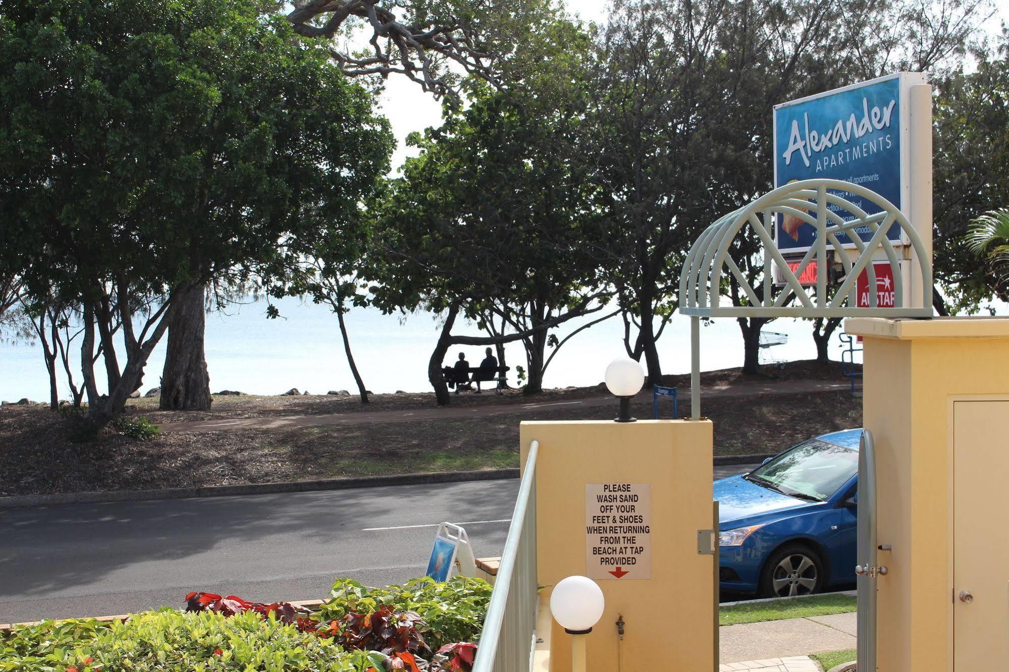 Alexander Beachfront Apartments Херви Бей Екстериор снимка