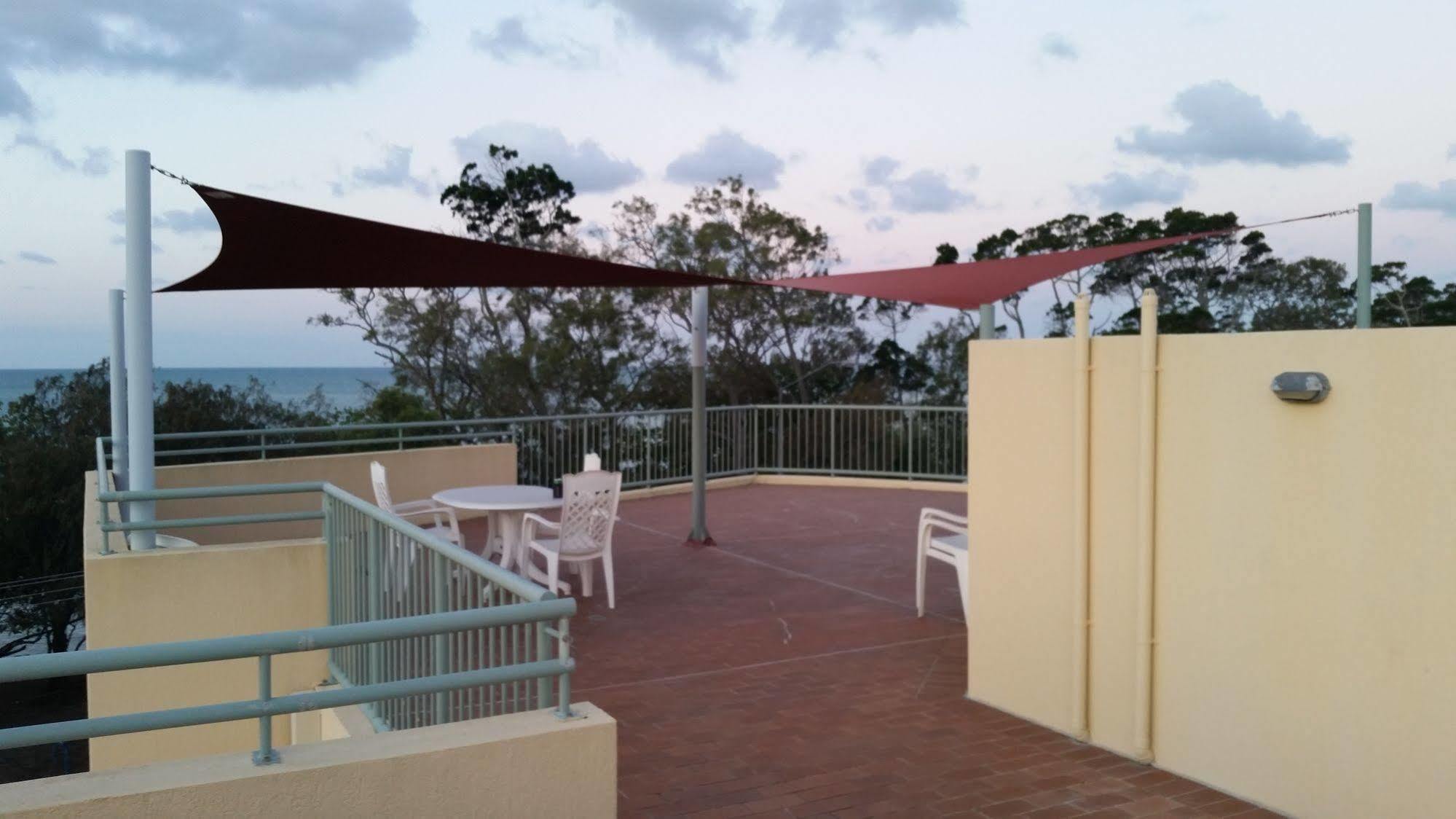 Alexander Beachfront Apartments Херви Бей Екстериор снимка