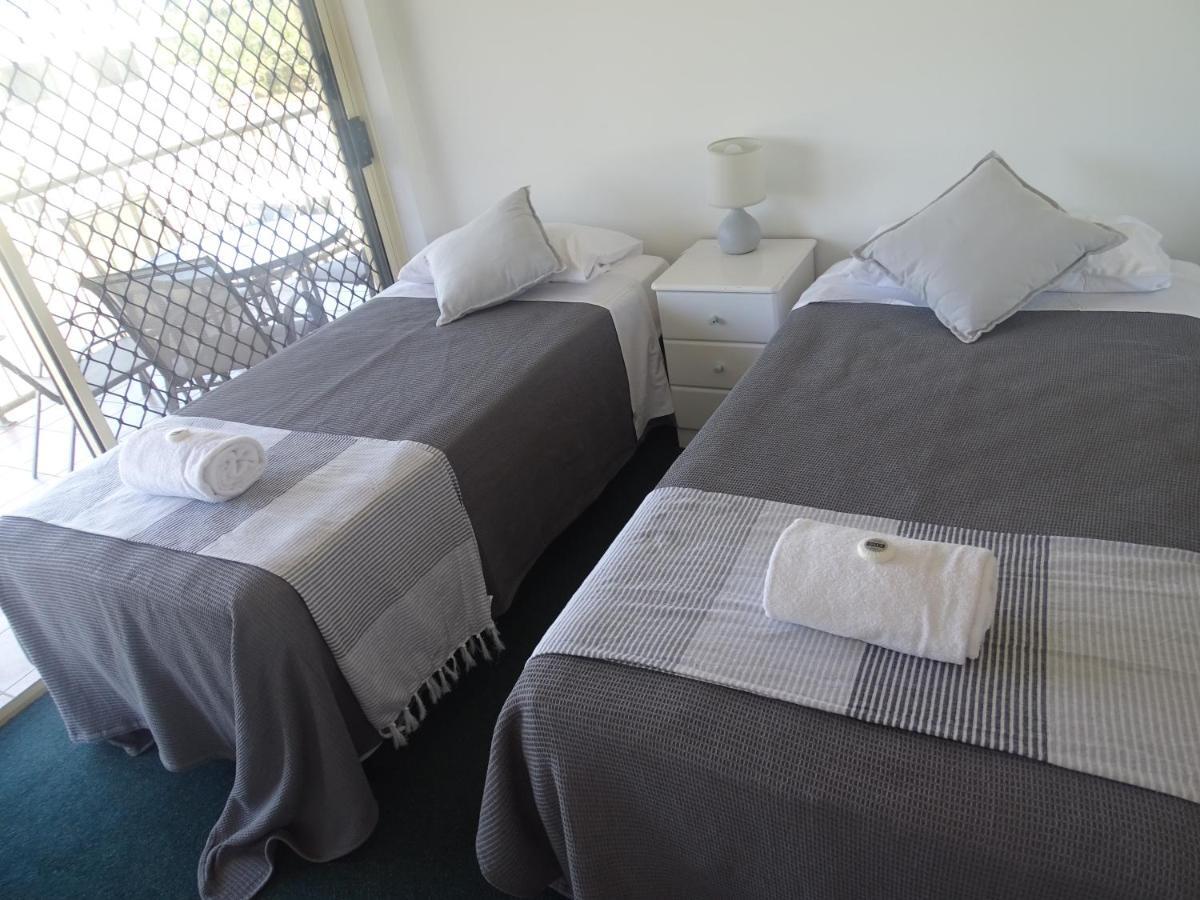 Alexander Beachfront Apartments Херви Бей Екстериор снимка