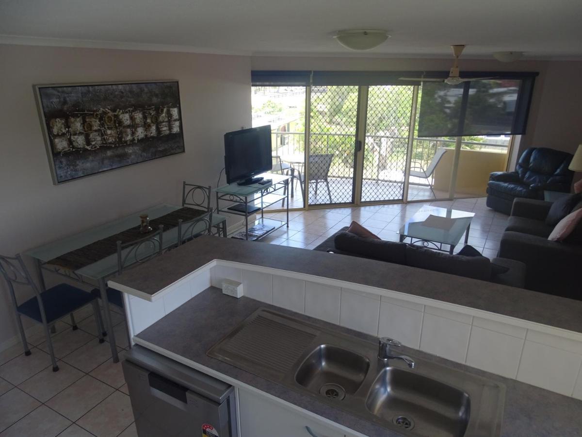 Alexander Beachfront Apartments Херви Бей Екстериор снимка