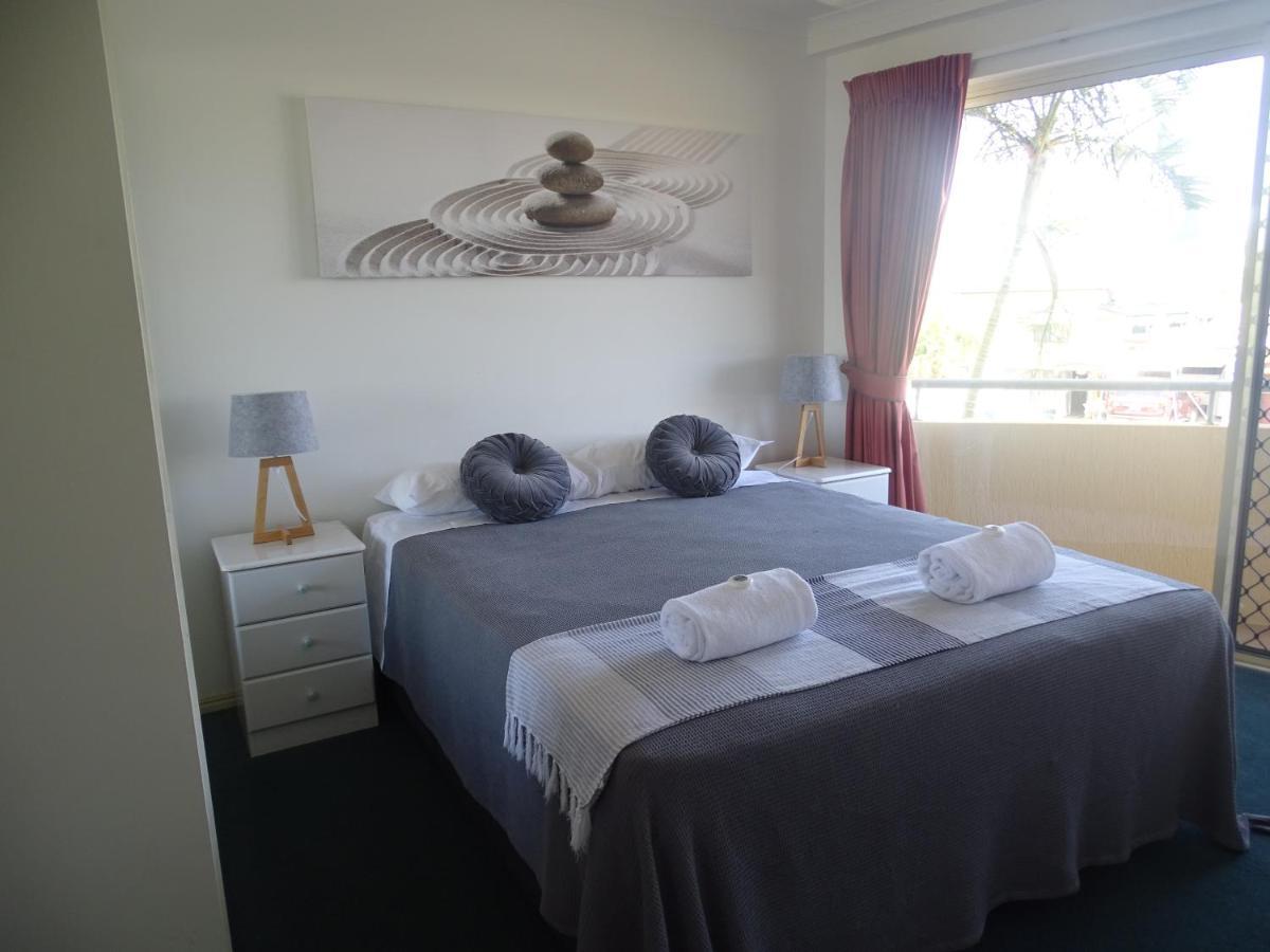 Alexander Beachfront Apartments Херви Бей Екстериор снимка