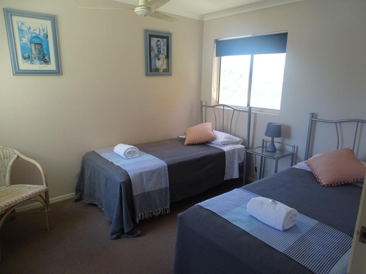 Alexander Beachfront Apartments Херви Бей Екстериор снимка