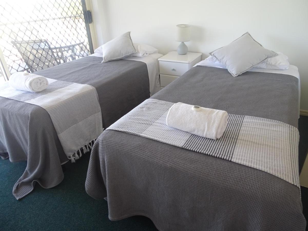 Alexander Beachfront Apartments Херви Бей Екстериор снимка